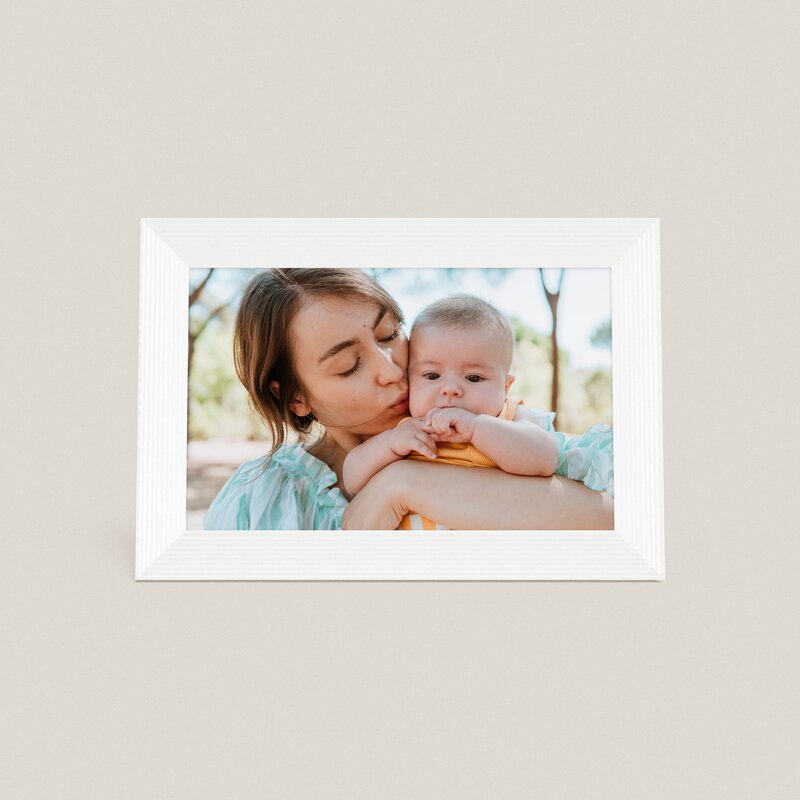 Aura Carver Digital Photo Frame product photograph
