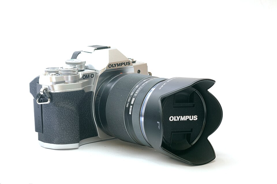 Olympus OM-D E-M10 IV product photograph